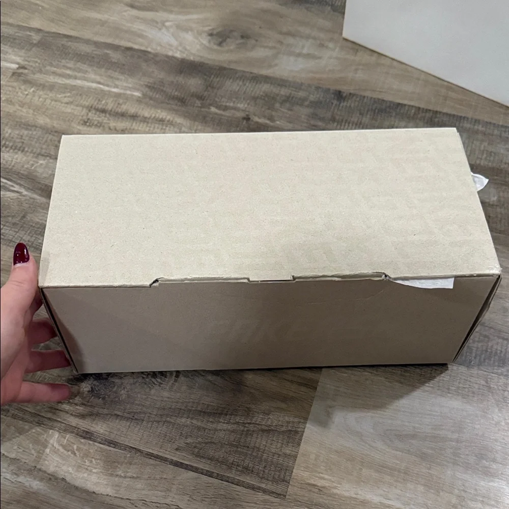 NWT in box Golden Goose Women's Sneakers in White and Navy with Glitter Laces - Picture 11 of 14